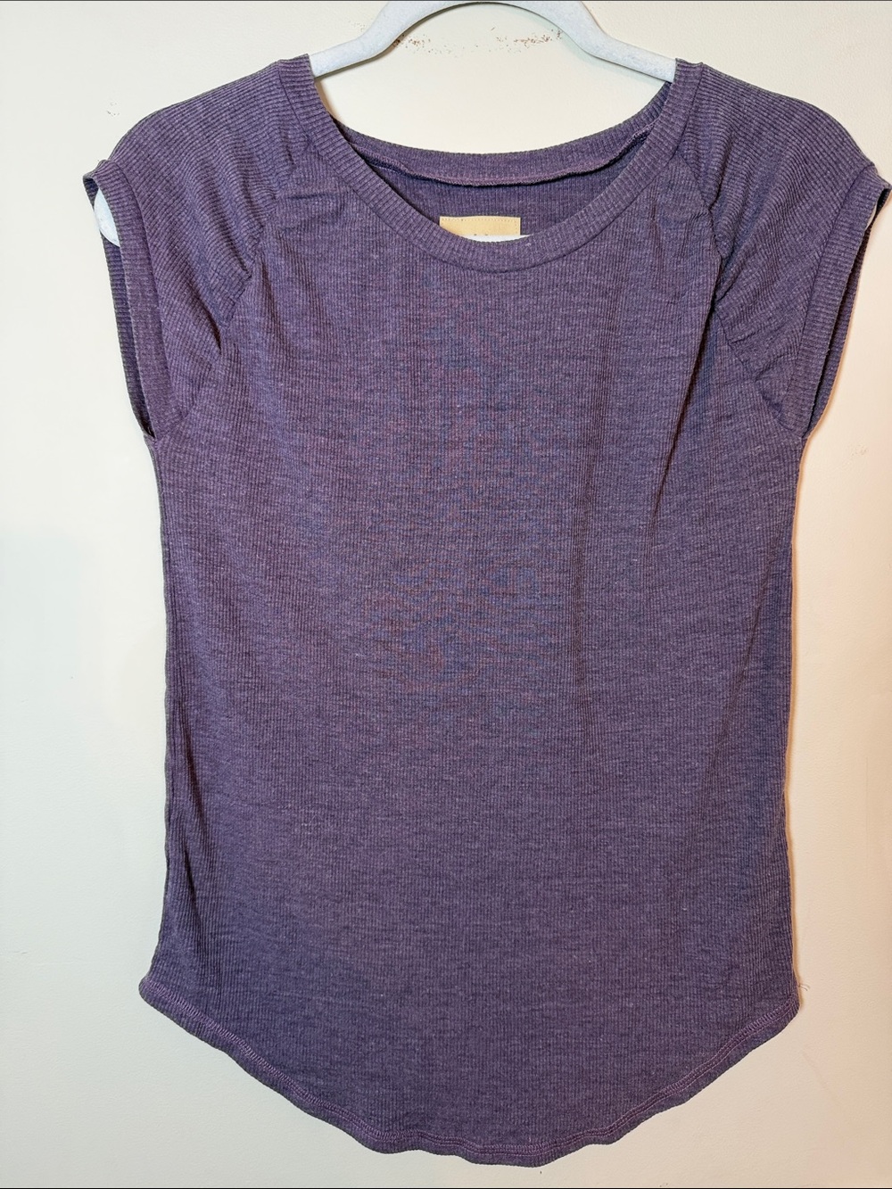 Chaser Purple Ribbed Scoop-Neck Capped Sleeved Tank. Size Small